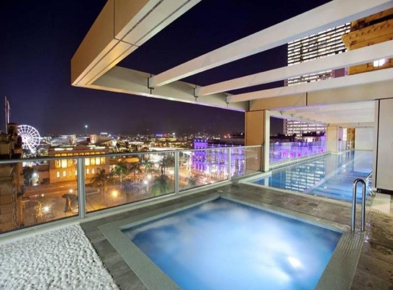 Oasis Retreat Level 27 In Casino Towers Apartment